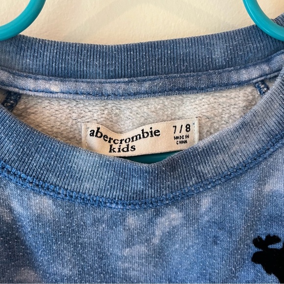 Abercrombie Kids Tie Dye Crewneck Sweatshirt Size 7/8 Blue Logo Pullover Cozy - Picture 3 of 12